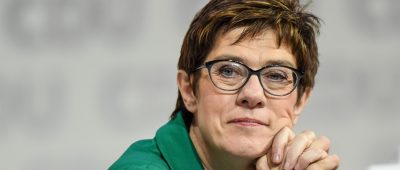 Traditionell ist der Vorsitz der CDU ein Ehrenamt. Annegret Kramp-Karrenbauer dürfte aber wohl trotzdem ein Gehalt bekommen. Foto: Rainer Jensen/dpa-Bildfunk.
