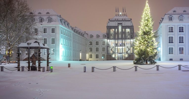 Vielerorts im Saarland kam am Sonntag richtig Weihnachtsstimmung auf. Dafür sorgte der erste Schneefall dieses Winters. Foto: BeckerBredel