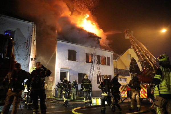 In diesem Wohnhaus in Bous kam es zu dem Feuer. Foto: BeckerBredel