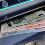 Die Streiks könnten dazu führen, dass es an Geldautomaten vorübergehend kein Bargeld mehr gibt. Symbolfoto: Karl-Josef Hildenbrand/dpa-Bildfunk