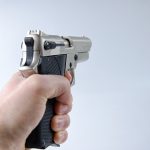 Mit einer Schusswaffe überfiel ein Unbekannter eine Spielothek in Mettlach. Symbolfoto: Pixabay (CC0-Lizenz)
