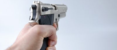 Mit einer Schusswaffe überfiel ein Unbekannter eine Spielothek in Mettlach. Symbolfoto: Pixabay (CC0-Lizenz)