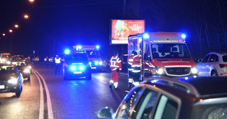 Bei einem Unfall in der Camphauser Straße in Saarbrücken sind zwei Menschen verletzt worden. Foto: BeckerBredel.