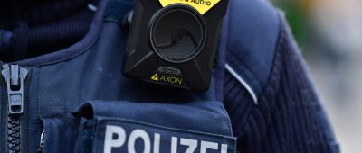 Klaus Bouillon (CDU) will den Einsatz von Bodycams bei der Polizei ausweiten. Symbolfoto: Martin Schutt/dpa-Bildfunk,