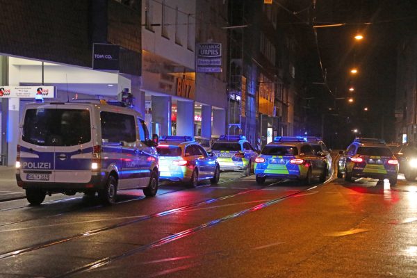 In der vergangenen Nacht von Samstag auf Sonntag (03. Februar 2019) kam es in der Innenstadt von Saarbrücken zu verschärften Polizeikontrollen. Symbolfoto: Becker&Bredel