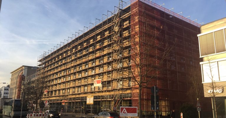 Das Steigenberger Intercity Hotel gegenüber der Congresshalle soll Ende des Jahres 2019 eröffnen. Foto: SOL.DE