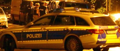 Die Polizei Saarlouis sucht nach dem Mann, der in einer Gaststätte in der Innenstadt mit einer Schusswaffe gesehen wurde. Symbolfoto: BeckerBredel.