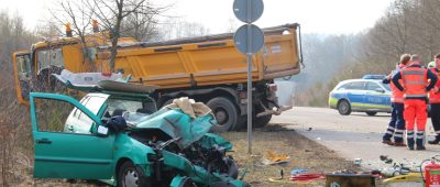 Bei einem schweren Verkehrsunfall in Neunkirchen ist am heutigen Donnerstag (21. Februar 2019) eine Person ums Leben gekommen. Foto: Brandon-Lee Posse