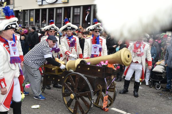 Der Verband saarländischer Karnevalsvereine traf am Montag die Entscheidung, die Rosenmontagsumzüge im Saarland stattfinden zu lassen. Symbolfoto: BeckerBredel