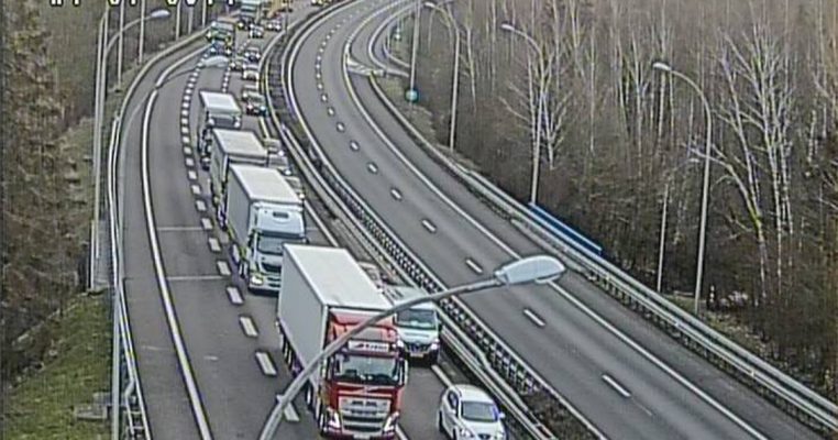 Am Dienstagmorgen staute sich der Verkehr auf der A1 in Luxemburg infolge eines Unfalls. Foto: CITA.