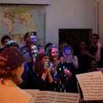Bei Klangrausch spielen Musiker klassische Musik - im Wohnzimmer einer WG in Saarbrücken. Foto: Klangrausch
