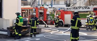 In Neunkirchen musste die Feuerwehr zu einem Wohnungsbrand ausrücken. Ein Sofa geriet in Brand. Foto: Brandon-Lee Posse