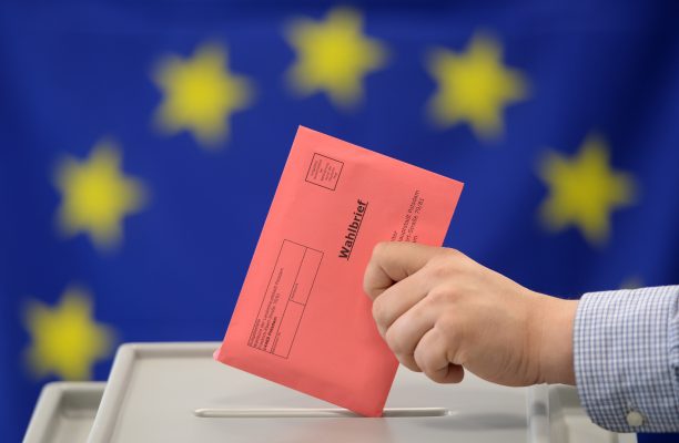 Wegen eines Schreibfehlers müssen in Saarbrücken rund 140.000 Wahlzettel neu gedruckt werden. Symbolfoto: Ralf Hirschberger/ZB/dpa
