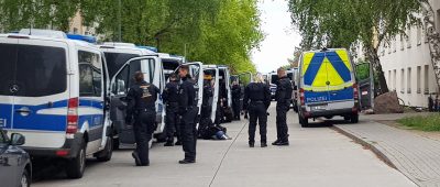 60 Örtlichkeiten durchsuchte die Polizei bei ihren Razzien, darunter auch Gebäude im Saarland. Symbolfoto: André Wirsing/dpa-Bildfunk.