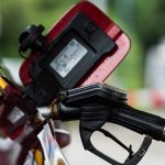 In diesem Artikel zeigen wir euch die aktuellen Preise für Benzin und Diesel in Luxuemburg. Viele Saarländer:innen fahren zum Tanken ins Großherzogtum. Foto: Christophe Gateau/dpa-Bildfunk.