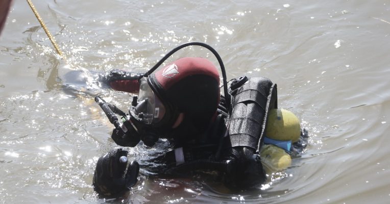 Einsatzkräfte bargen am Montag eine Leiche aus der Saar. Symbolfoto: BeckerBredel