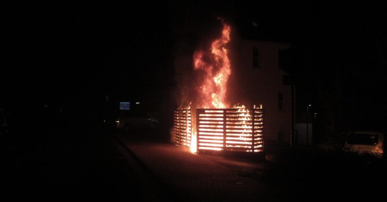 Im Laufe der vergangenen zwei Jahre kam es in Bexbach mehrfach zu Container-Bränden. Symbolfoto: Polizei