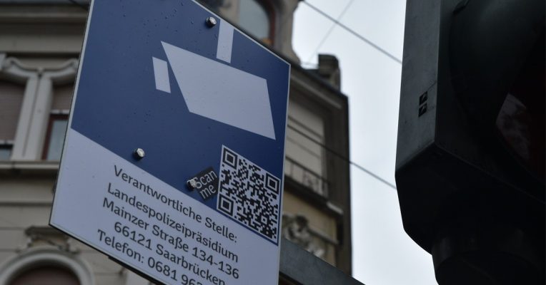 Ein symbolischer Spatenstich soll am 08. August 2019 den Beginn des Bauvorhabens für die Videoüberwachung in Saarbrücken einleiten. Foto: BeckerBredel