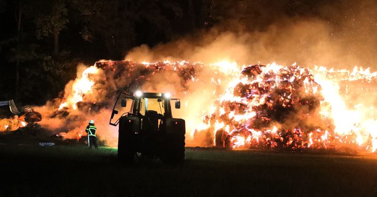 In Überherrn brannten Ende Juli rund 1000 Heuballen. Foto: BeckerBredel.