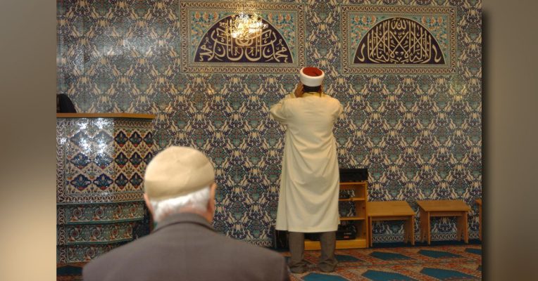 Hier zu sehen: Das Innere der Moschee in Saarbrücken. Symbolfoto: BeckerBredel