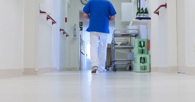 Ein ehemaliger Krankenpfleger soll an der SHG Klinik in Völklingen mehrere Patienten getötet haben. Symbolfoto: Philipp Schulze/dpa-Bildfunk