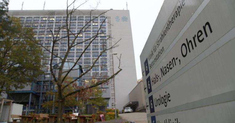Die Zahl der Verdachtsfälle an der Homburger HNO-Klinik ist auf fünf gestiegen. Foto: BeckerBredel