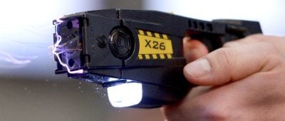 Die Polizei im Saarland wird flächendeckend mit Elektroschockern, auch Tasern genannt, ausgestattet. Foto: dpa-Bildfunk