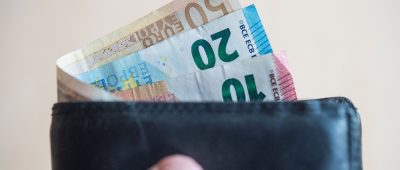 Saarländer verdienen etwa 500 Euro weniger als ihre Kollegen in anderen westdeutschen Bundesländern. Symbolfoto: Lino Mirgeler/dpa-Bildfunk