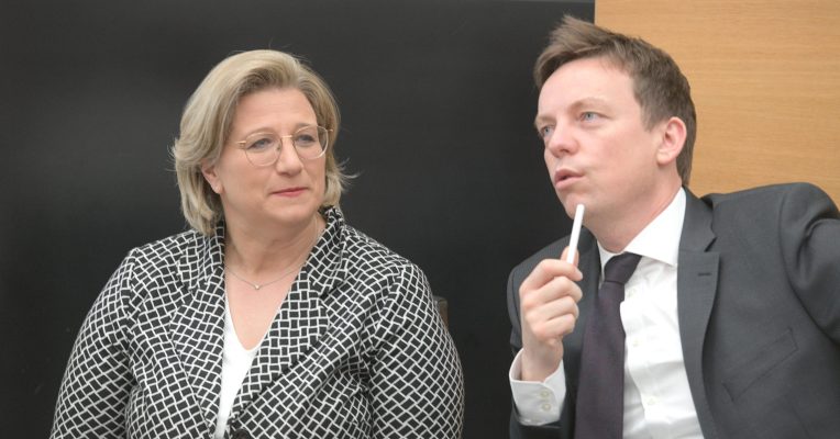 Die Große Koalition unter Führung von Anke Rehlinger (SPD) (links) und Tobias Hans (CDU) ist in einer aktuellen Umfrage abgestraft worden. Foto: BeckerBredel