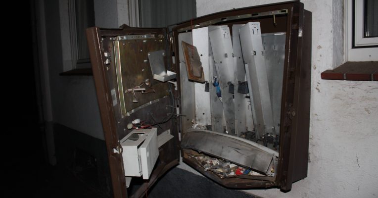 Ein Zigarettenautomat wie dieser wurde von den unbekannten Tätern gesprengt. Symbolfoto:  Kreispolizeibehörde Höxter