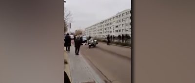 Während des Vorfalls in Metz befanden sich zahlreiche Passanten vor Ort. Screenshot: Youtube/Abou Yahya Al Faranssy