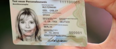 Bürgerinnen und Bürger sollen Passbilder in Zukunft nur noch bei den Ämtern anfertigen lassen dürfen. Symbolfoto: Tim Brakemeier/dpa-Bildfunk