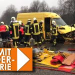 Die Insassen des Transporters wurden mit ihren Verletzungen ins Krankenhaus gebracht. Foto: Dirk Schäfer/Feuerwehren im Landkreis St. Wendel