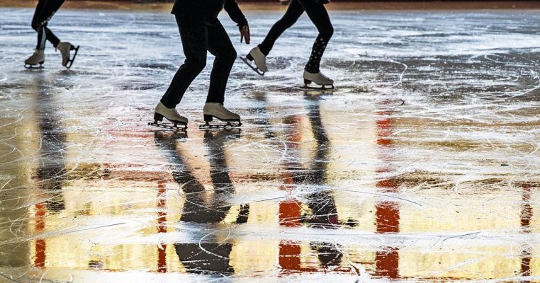 Mit der EisLounge in Homburg bekommt das Saarland wieder eine Eishalle zum Schlittschuhlaufen. Symbolfoto: Swen Pförtner/dpa-Bildfunk