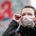 Nach dem ersten Fall des Corona-Virus in Deutschland werden auch im Saarland immer mehr Atemschutzmasken nachgefragt. Symbolfoto: Fabian Strauch/dpa-Bildfunk