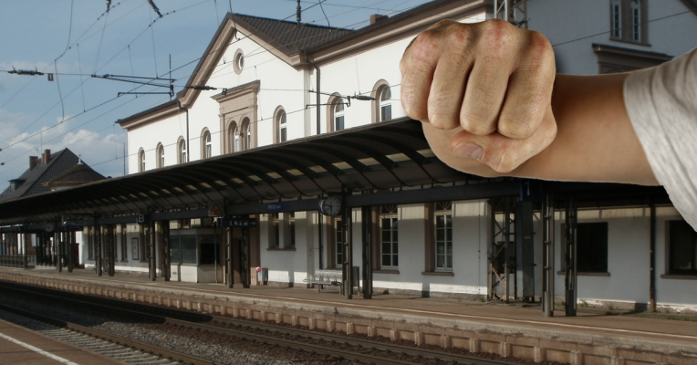 Der Raub ereignete sich nach Angaben der Polizei im Bereich des Bahnhofs in Merzig. Symbolfoto: Pixabay