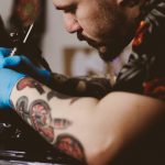 Die Tattoo-Branche ist nach Meinung vieler Tätowierer in Gefahr. Symbolfoto: Unplash