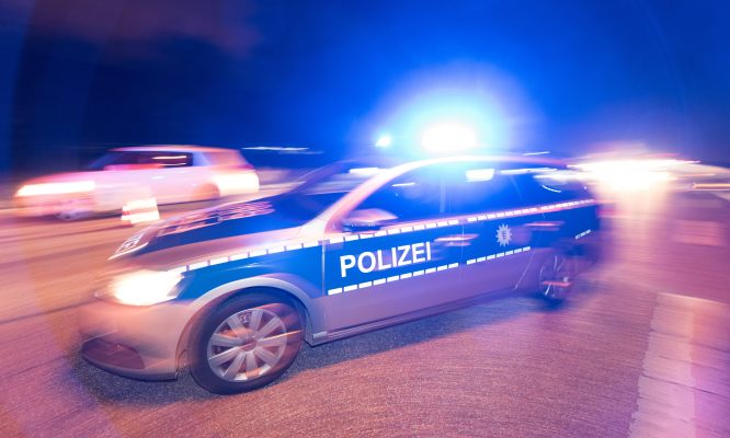 In Saarbrücken hat ein Mann heute Nacht (09.02.2020) mehrere Fußgänger gefährdet und ist anschließend vor der Polizei geflüchtet. Symbolfoto: Patrick Seeger/dpa-Bildfunk