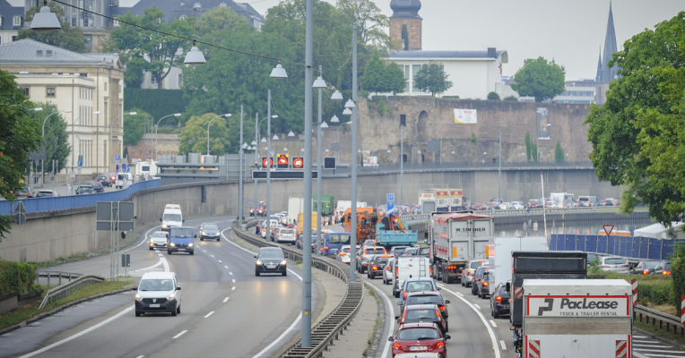 Der Saarbrücker Bürgerforum e. V. will die Frequenz der Autofahrer in Saarbrücken eindämmen. Symbolfoto: BeckerBredel