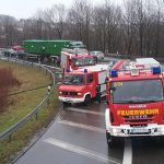 Einsatzkräfte retteten eine 46-Jährige aus dem Unfallfahrzeug. Foto: Feuerwehr Friedrichsthal/Facebook