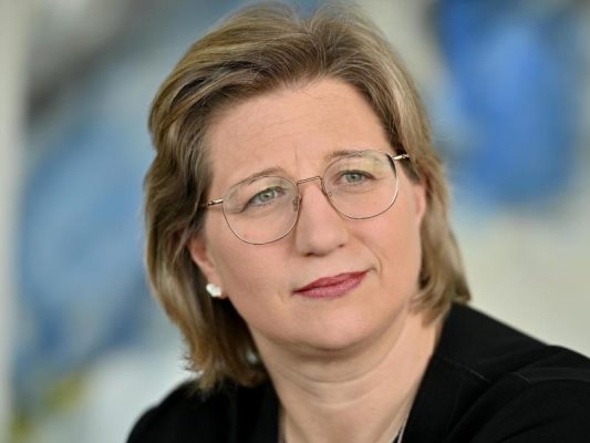 Wirtschaftsministerin Anke Rehlinger (SPD). Foto: Harald Tittel/dpa/Archivbild