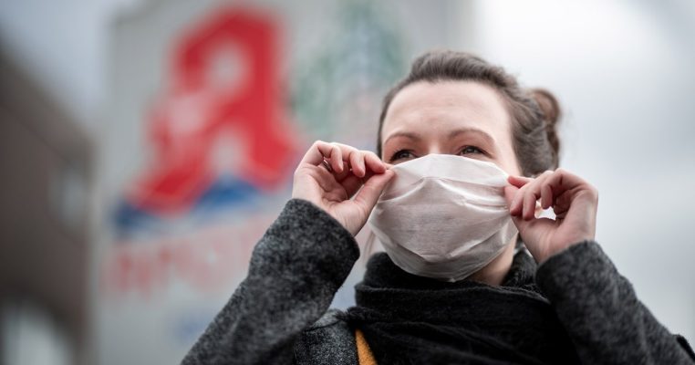 Atemschutzmasken sind aktuell im Saarland sehr gefragt. Symbolfoto: Fabian Strauch/dpa-Bildfunk