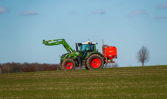 Landwirte profitieren nun auch von den Soforthilfen des Bundes. Symbolfoto: dpa-Bildfunk/Philipp Schulze