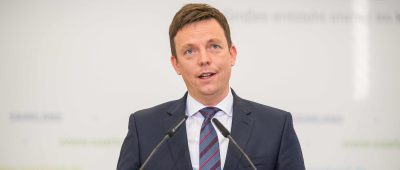 Ministerpräsident Tobias Hans (CDU) hatte die Ausgangsbeschränkungen verkündet. Archivfoto: dpa-Bildfunk
