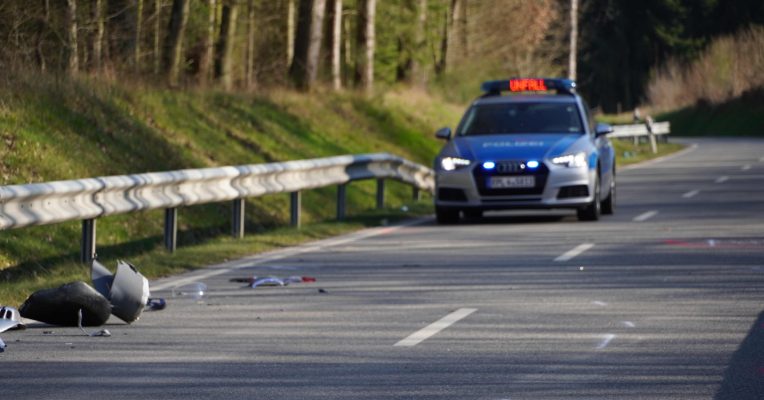 Ein Motorrad- und ein Rollerfahrer wurden bei dem Unfall auf der L148 getötet. Foto: Florian Blaes