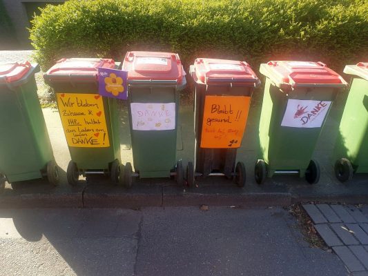 Den Mitarbeitern der Müllabfuhr dankt man am besten mit der richtigen Abfallentsorgung während der Corona-Krise. Symbolfoto: Martin Vollmer/dpa-Bildfunk