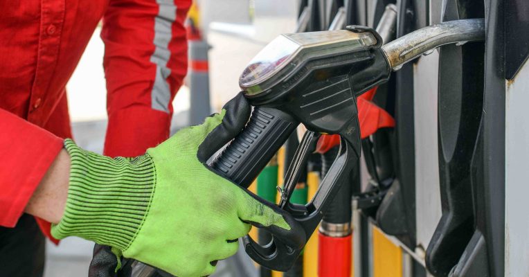 Ein Liter Diesel kostet im Bundesdurchschnitt zurzeit 1,096 Euro. Foto: Patrick Pleul/dpa-Bildfunk