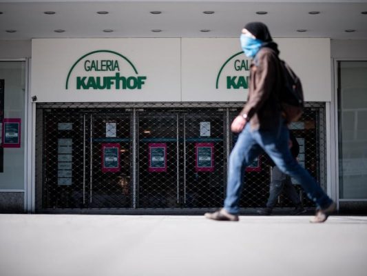 Galeria Karstadt Kaufhof will gerichtlich klären lassen, ob die Warenhäuser geschlossen bleiben müssen. Foto: Fabian Strauch/dpa