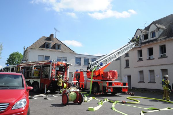 In Dillingen kam es am Sonntag (19.04.2020) zu einem Wohnhausbrand. Foto:BeckerBredel