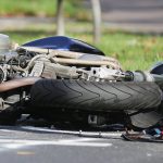 Durch den Unfall wurden der Motorradfahrer und seine Sozia schwer verletzt. Symbolfoto: David Young/dpa-Bildfunk